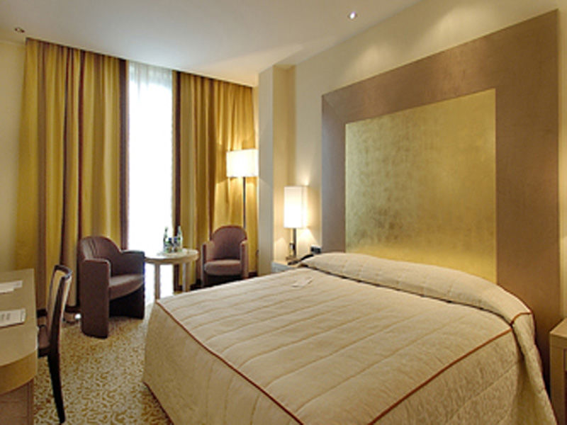 Hotel Tiffany Milano Треццано-суль-Навиглио Экстерьер фото