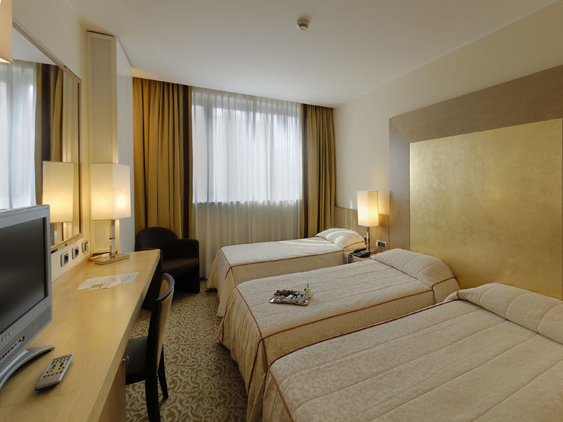 Hotel Tiffany Milano Треццано-суль-Навиглио Экстерьер фото