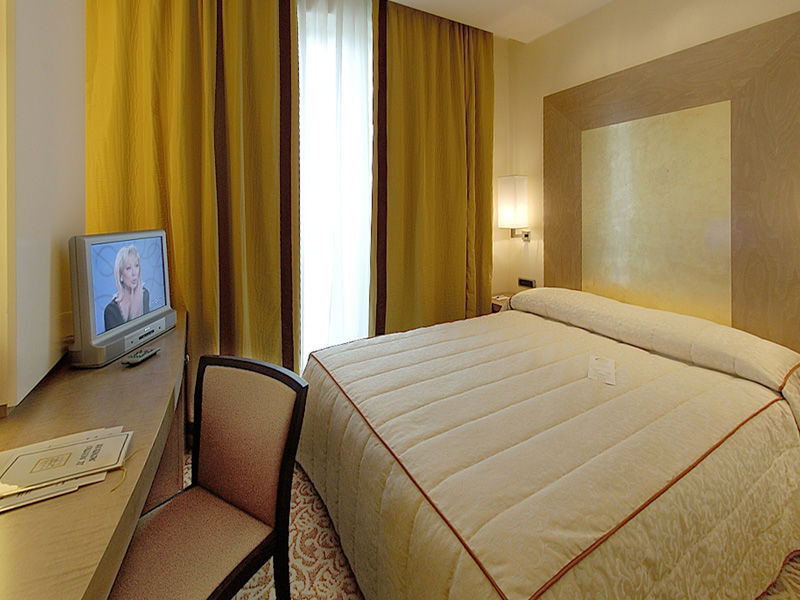 Hotel Tiffany Milano Треццано-суль-Навиглио Экстерьер фото